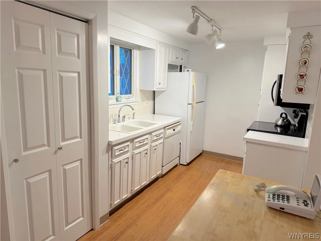 40 Harrogate Square Lane, Amherst, New York 14221, Amherst, New York 14221, 3 Bedrooms Bedrooms, 6 Rooms Rooms,2 BathroomsBathrooms,Residential,For Sale,40 Harrogate Square Lane, Amherst, New York 14221,0,B1671897