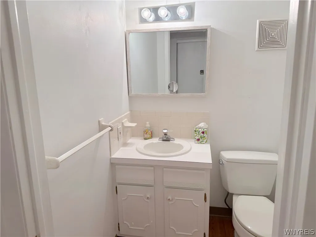 40 Harrogate Square Lane, Amherst, New York 14221, Amherst, New York 14221, 3 Bedrooms Bedrooms, 6 Rooms Rooms,2 BathroomsBathrooms,Residential,For Sale,40 Harrogate Square Lane, Amherst, New York 14221,0,B1671897