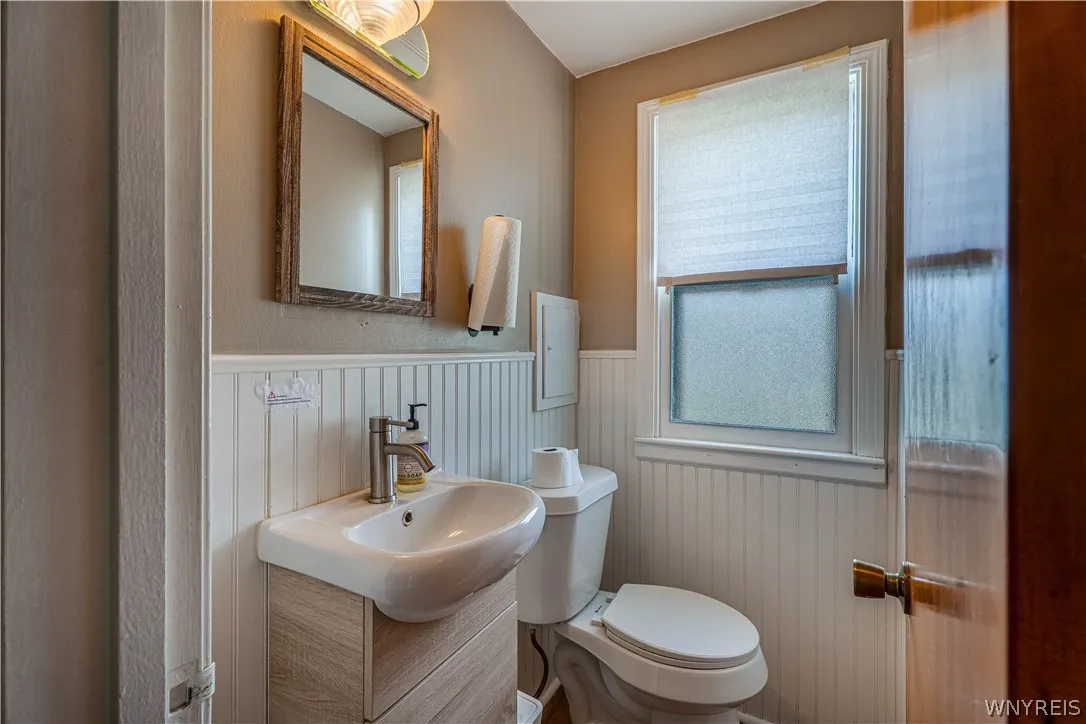 96 Hendricks Boulevard, Amherst, New York 14226, Amherst, New York 14226, 4 Bedrooms Bedrooms, 7 Rooms Rooms,1 BathroomBathrooms,Residential,For Sale,96 Hendricks Boulevard, Amherst, New York 14226,0,B1671876