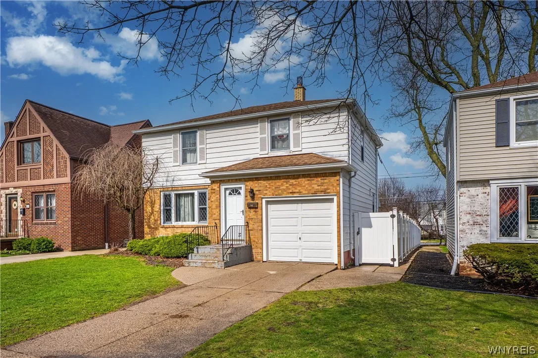 96 Hendricks Boulevard, Amherst, New York 14226, Amherst, New York 14226, 4 Bedrooms Bedrooms, 7 Rooms Rooms,1 BathroomBathrooms,Residential,For Sale,96 Hendricks Boulevard, Amherst, New York 14226,0,B1671876