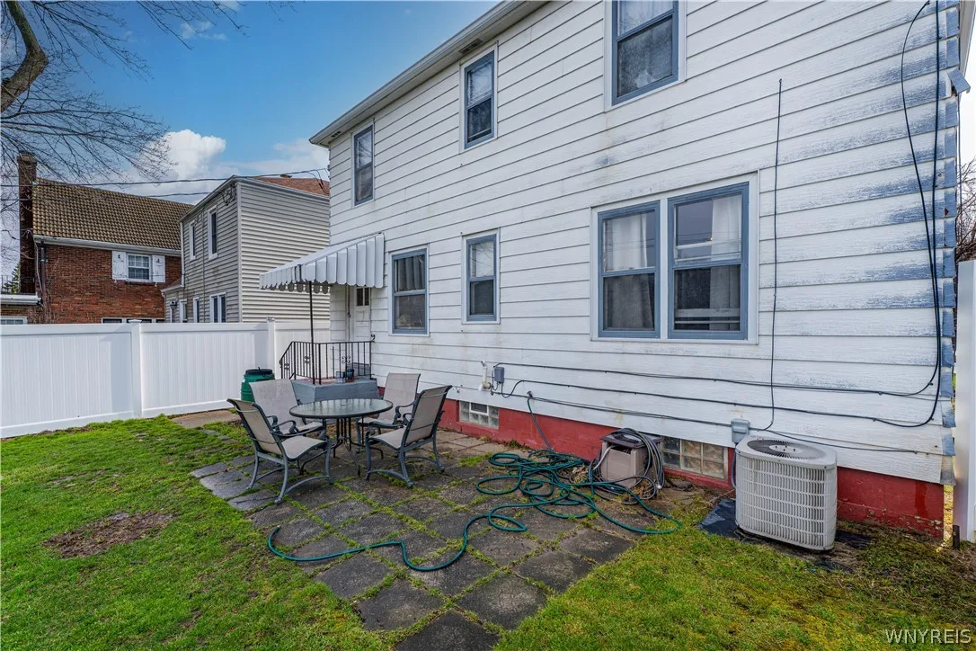96 Hendricks Boulevard, Amherst, New York 14226, Amherst, New York 14226, 4 Bedrooms Bedrooms, 7 Rooms Rooms,1 BathroomBathrooms,Residential,For Sale,96 Hendricks Boulevard, Amherst, New York 14226,0,B1671876
