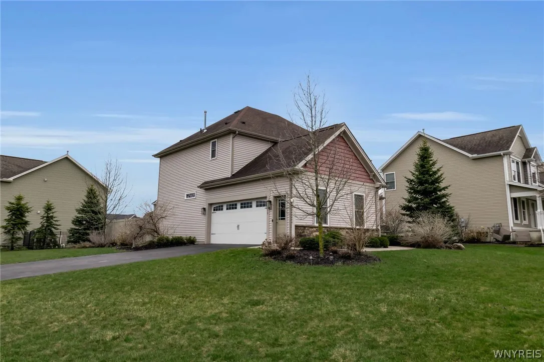 2379 Agassiz Drive, Hamburg, New York 14085, Hamburg, New York 14085, 3 Bedrooms Bedrooms, 8 Rooms Rooms,2 BathroomsBathrooms,Residential,For Sale,2379 Agassiz Drive, Hamburg, New York 14085,0,B1669063