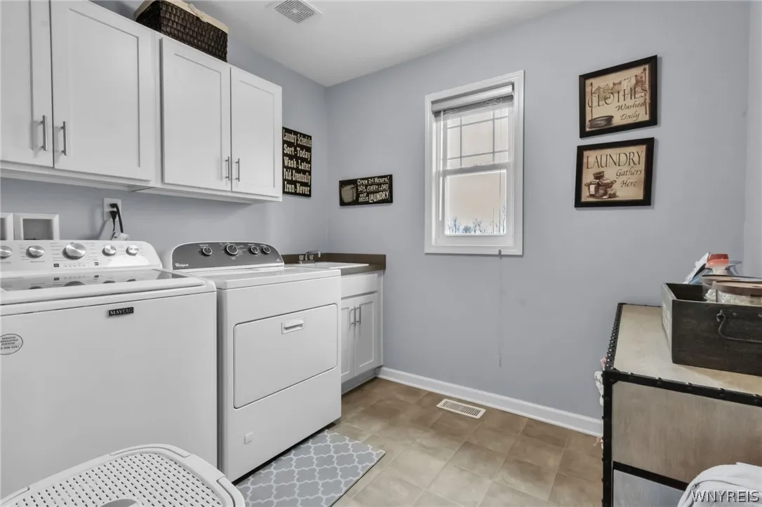 2379 Agassiz Drive, Hamburg, New York 14085, Hamburg, New York 14085, 3 Bedrooms Bedrooms, 8 Rooms Rooms,2 BathroomsBathrooms,Residential,For Sale,2379 Agassiz Drive, Hamburg, New York 14085,0,B1669063