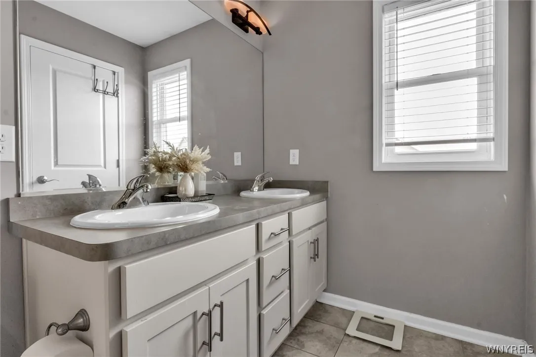 2379 Agassiz Drive, Hamburg, New York 14085, Hamburg, New York 14085, 3 Bedrooms Bedrooms, 8 Rooms Rooms,2 BathroomsBathrooms,Residential,For Sale,2379 Agassiz Drive, Hamburg, New York 14085,0,B1669063