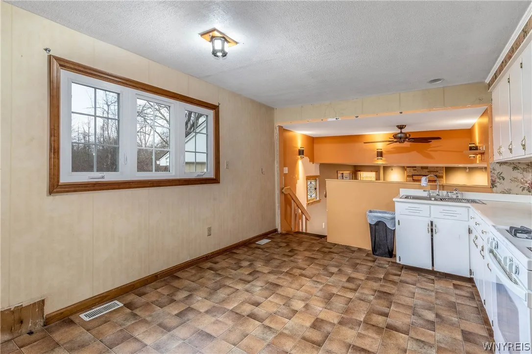 11020 Transit Road, Amherst, New York 14051, Amherst, New York 14051, 3 Bedrooms Bedrooms, 7 Rooms Rooms,1 BathroomBathrooms,Residential,For Sale,11020 Transit Road, Amherst, New York 14051,0,B1670429