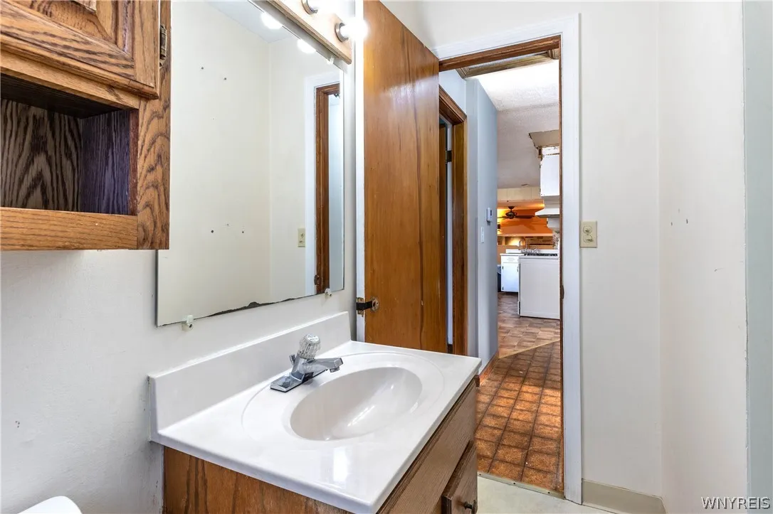 11020 Transit Road, Amherst, New York 14051, Amherst, New York 14051, 3 Bedrooms Bedrooms, 7 Rooms Rooms,1 BathroomBathrooms,Residential,For Sale,11020 Transit Road, Amherst, New York 14051,0,B1670429
