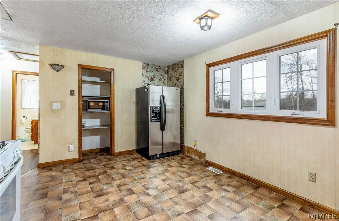 11020 Transit Road, Amherst, New York 14051, Amherst, New York 14051, 3 Bedrooms Bedrooms, 7 Rooms Rooms,1 BathroomBathrooms,Residential,For Sale,11020 Transit Road, Amherst, New York 14051,0,B1670429