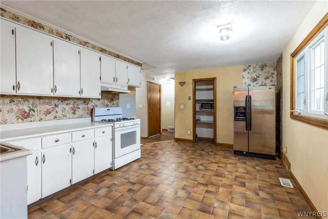 11020 Transit Road, Amherst, New York 14051, Amherst, New York 14051, 3 Bedrooms Bedrooms, 7 Rooms Rooms,1 BathroomBathrooms,Residential,For Sale,11020 Transit Road, Amherst, New York 14051,0,B1670429