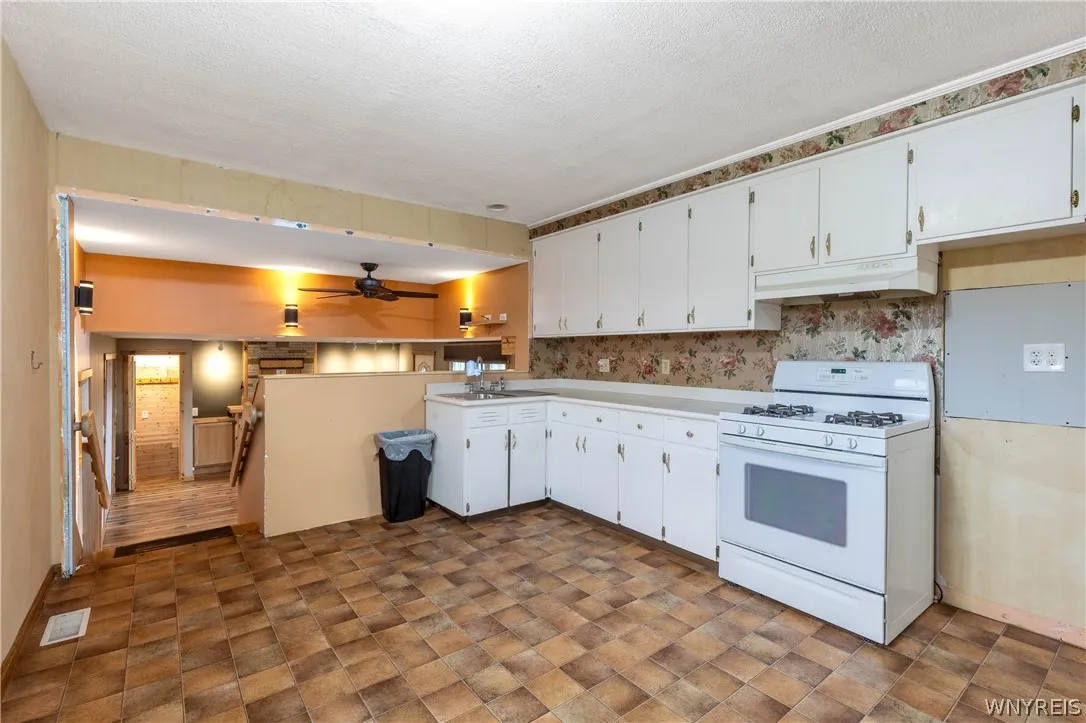 11020 Transit Road, Amherst, New York 14051, Amherst, New York 14051, 3 Bedrooms Bedrooms, 7 Rooms Rooms,1 BathroomBathrooms,Residential,For Sale,11020 Transit Road, Amherst, New York 14051,0,B1670429
