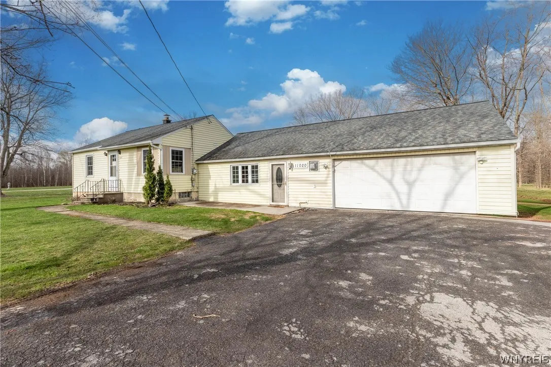 11020 Transit Road, Amherst, New York 14051, Amherst, New York 14051, 3 Bedrooms Bedrooms, 7 Rooms Rooms,1 BathroomBathrooms,Residential,For Sale,11020 Transit Road, Amherst, New York 14051,0,B1670429