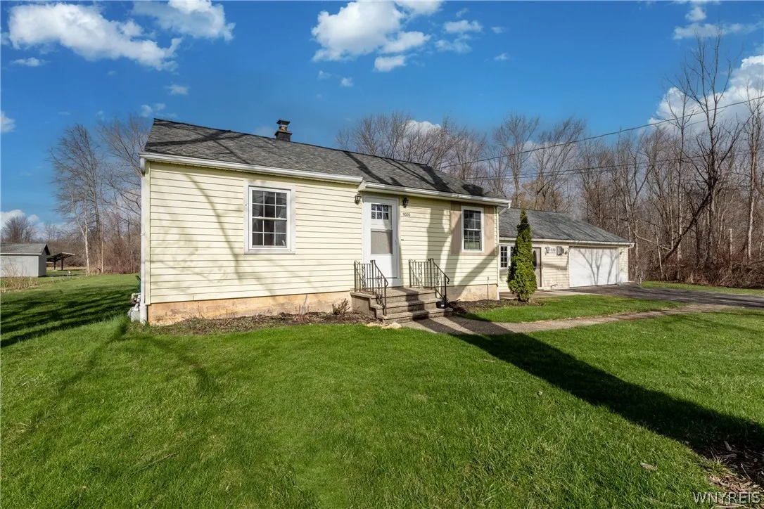 11020 Transit Road, Amherst, New York 14051, Amherst, New York 14051, 3 Bedrooms Bedrooms, 7 Rooms Rooms,1 BathroomBathrooms,Residential,For Sale,11020 Transit Road, Amherst, New York 14051,0,B1670429
