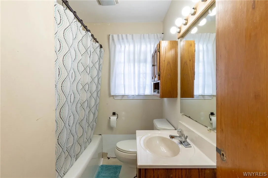 11020 Transit Road, Amherst, New York 14051, Amherst, New York 14051, 3 Bedrooms Bedrooms, 7 Rooms Rooms,1 BathroomBathrooms,Residential,For Sale,11020 Transit Road, Amherst, New York 14051,0,B1670429