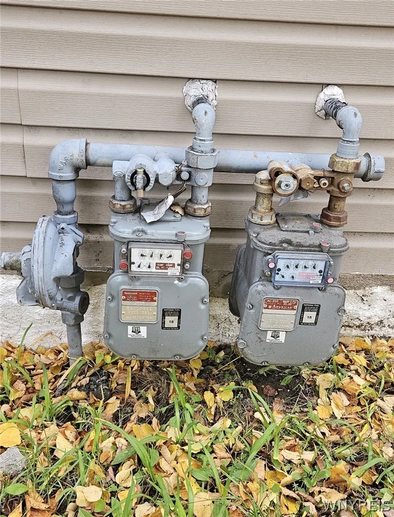 77 Clarence Avenue, Buffalo, New York 14215, Buffalo, New York 14215, 4 Bedrooms Bedrooms, ,2 BathroomsBathrooms,Residential,For Sale,77 Clarence Avenue, Buffalo, New York 14215,0,B1671999