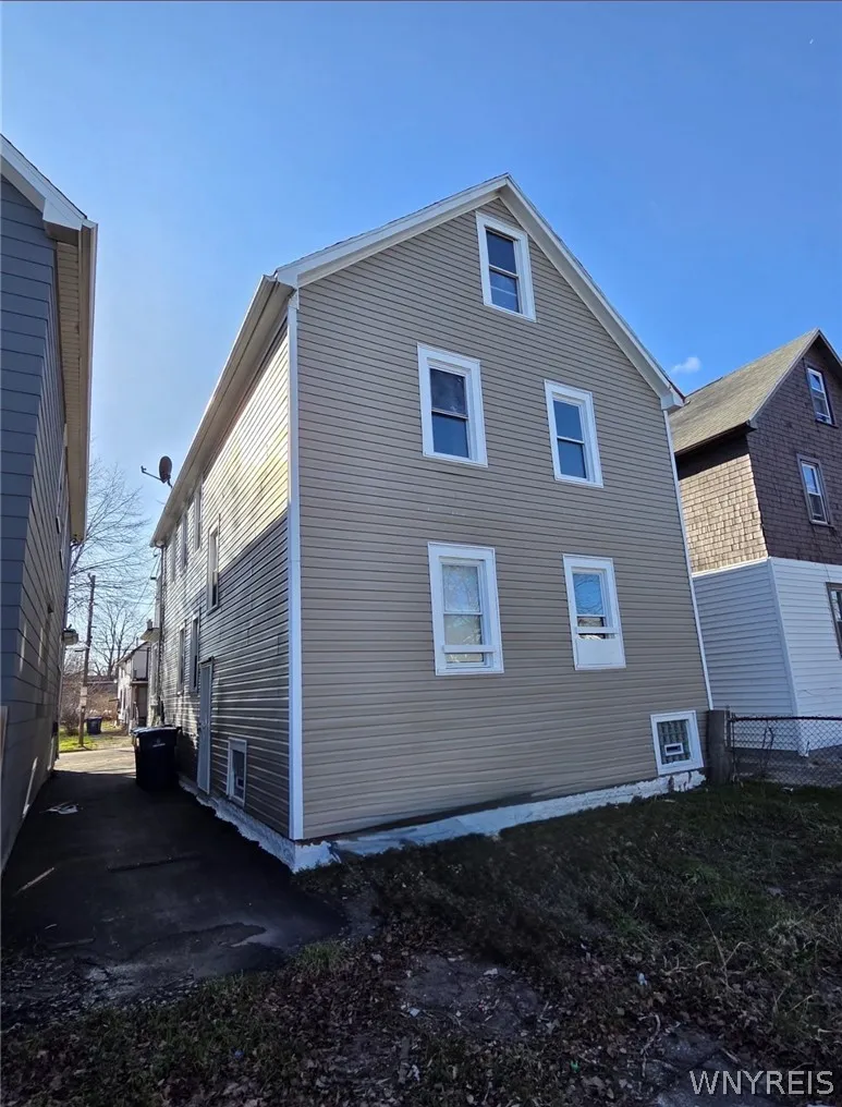 77 Clarence Avenue, Buffalo, New York 14215, Buffalo, New York 14215, 4 Bedrooms Bedrooms, ,2 BathroomsBathrooms,Residential,For Sale,77 Clarence Avenue, Buffalo, New York 14215,0,B1671999