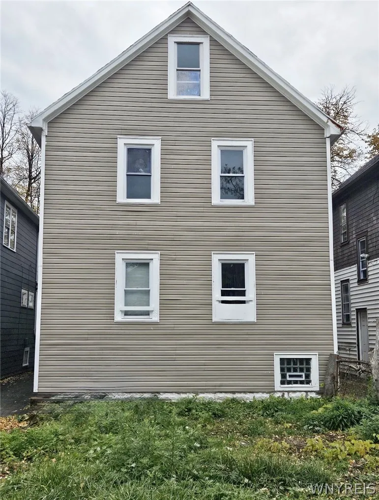 77 Clarence Avenue, Buffalo, New York 14215, Buffalo, New York 14215, 4 Bedrooms Bedrooms, ,2 BathroomsBathrooms,Residential,For Sale,77 Clarence Avenue, Buffalo, New York 14215,0,B1671999