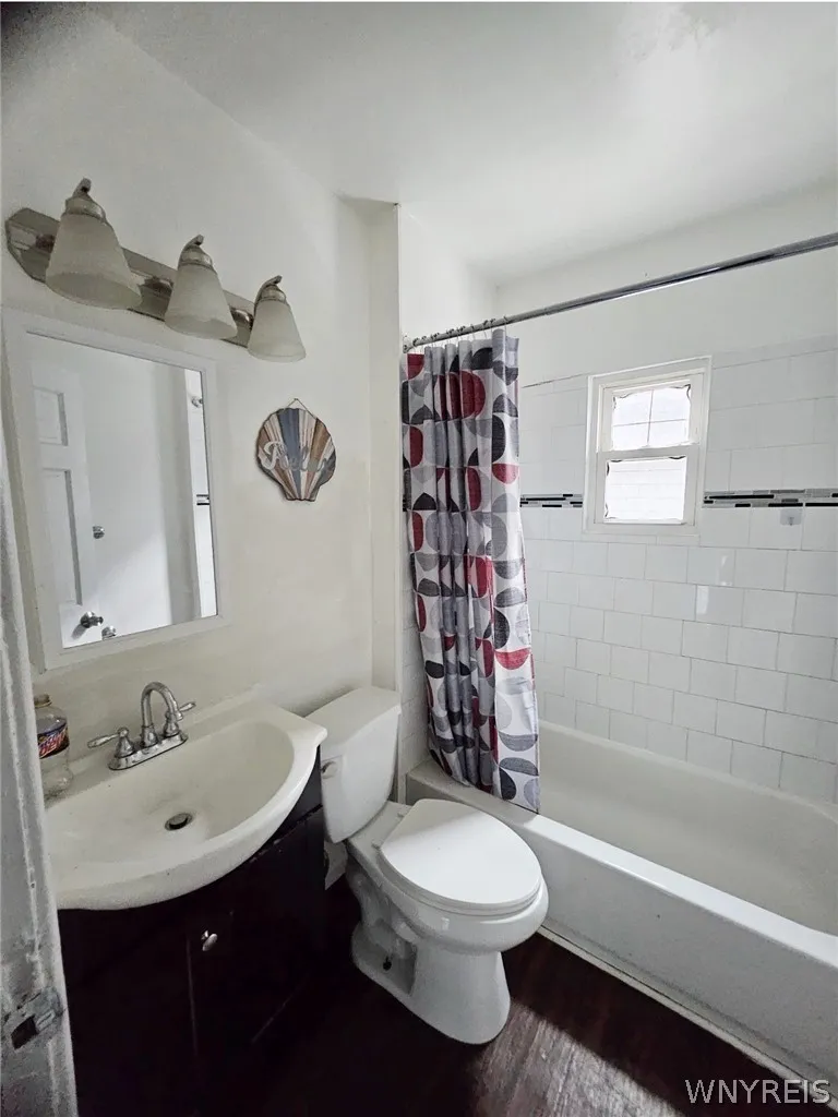 77 Clarence Avenue, Buffalo, New York 14215, Buffalo, New York 14215, 4 Bedrooms Bedrooms, ,2 BathroomsBathrooms,Residential,For Sale,77 Clarence Avenue, Buffalo, New York 14215,0,B1671999