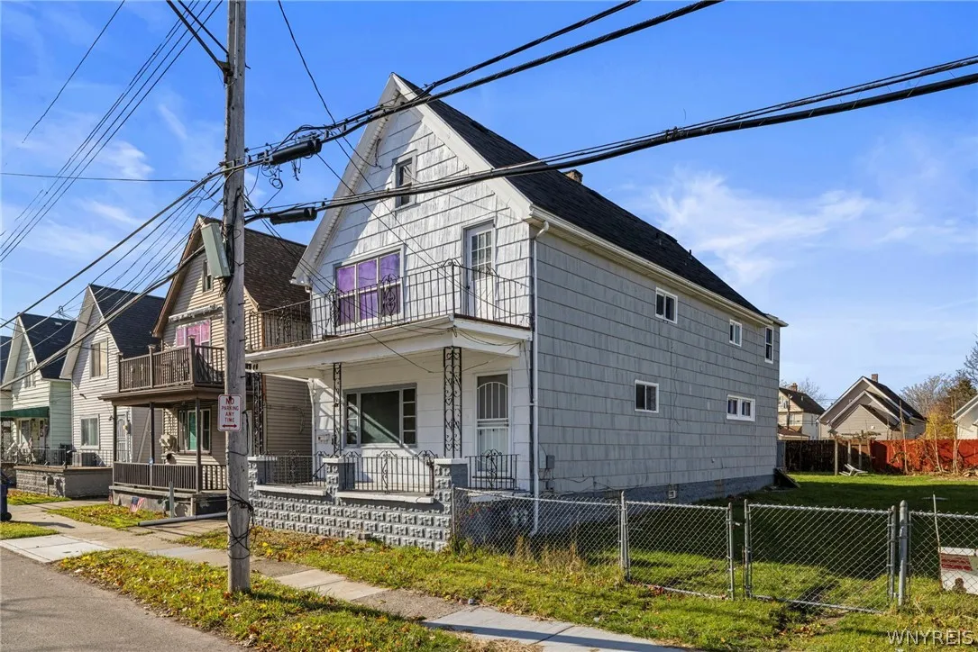 66 Lewis Street, Buffalo, New York 14206, Buffalo, New York 14206, 4 Bedrooms Bedrooms, ,2 BathroomsBathrooms,Residential,For Sale,66 Lewis Street, Buffalo, New York 14206,0,B1672084