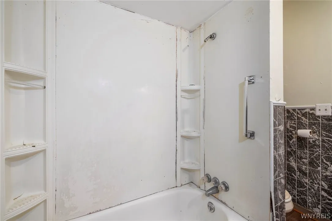 66 Lewis Street, Buffalo, New York 14206, Buffalo, New York 14206, 4 Bedrooms Bedrooms, ,2 BathroomsBathrooms,Residential,For Sale,66 Lewis Street, Buffalo, New York 14206,0,B1672084