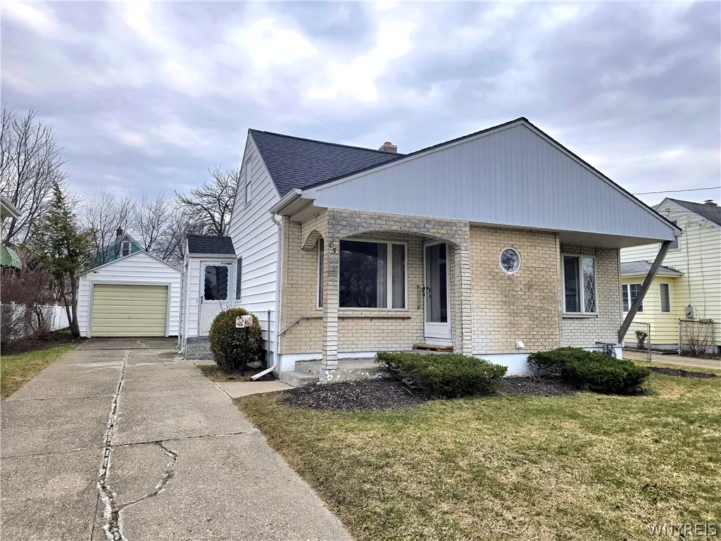 85 Regent Street, Buffalo, New York 14206, Buffalo, New York 14206, 3 Bedrooms Bedrooms, 7 Rooms Rooms,2 BathroomsBathrooms,Residential,For Sale,85 Regent Street, Buffalo, New York 14206,0,B1670589