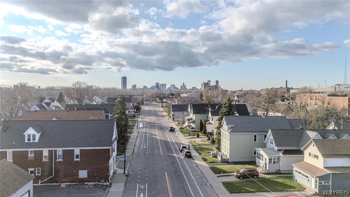 901 South Park Avenue Lower, Buffalo, New York 142, Buffalo, New York 14210, 4 Bedrooms Bedrooms, 7 Rooms Rooms,1 BathroomBathrooms,Residential Lease,For Rent,901 South Park Avenue Lower, Buffalo, New York 142,0,B1670542
