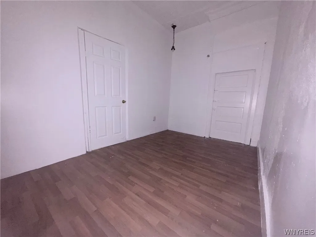 901 South Park Avenue Lower, Buffalo, New York 142, Buffalo, New York 14210, 4 Bedrooms Bedrooms, 7 Rooms Rooms,1 BathroomBathrooms,Residential Lease,For Rent,901 South Park Avenue Lower, Buffalo, New York 142,0,B1670542