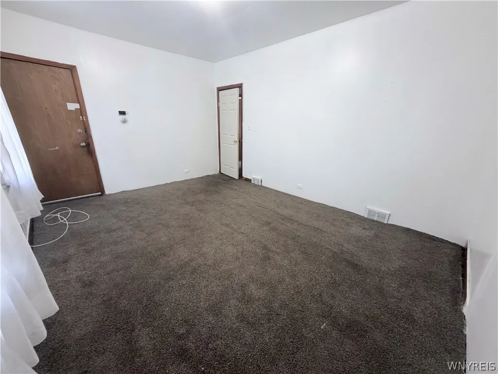 901 South Park Avenue Lower, Buffalo, New York 142, Buffalo, New York 14210, 4 Bedrooms Bedrooms, 7 Rooms Rooms,1 BathroomBathrooms,Residential Lease,For Rent,901 South Park Avenue Lower, Buffalo, New York 142,0,B1670542