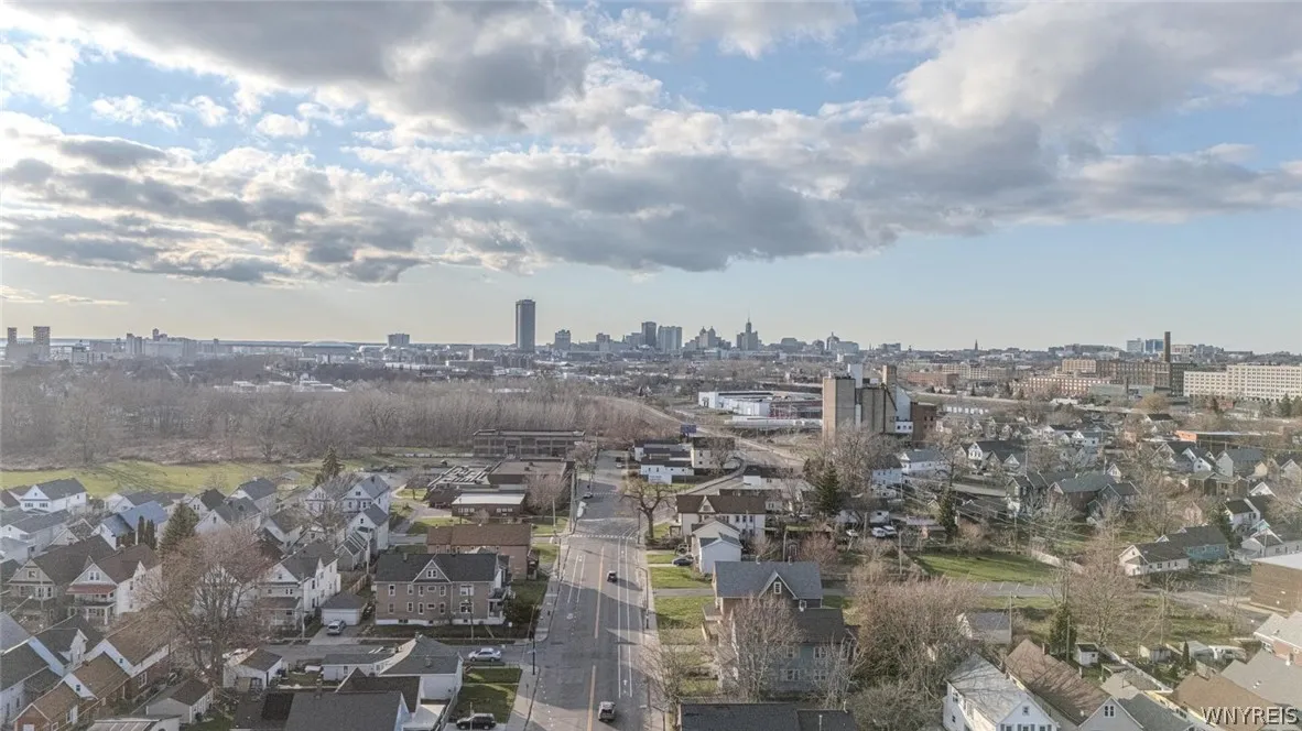 901 South Park Avenue Lower, Buffalo, New York 142, Buffalo, New York 14210, 4 Bedrooms Bedrooms, 7 Rooms Rooms,1 BathroomBathrooms,Residential Lease,For Rent,901 South Park Avenue Lower, Buffalo, New York 142,0,B1670542