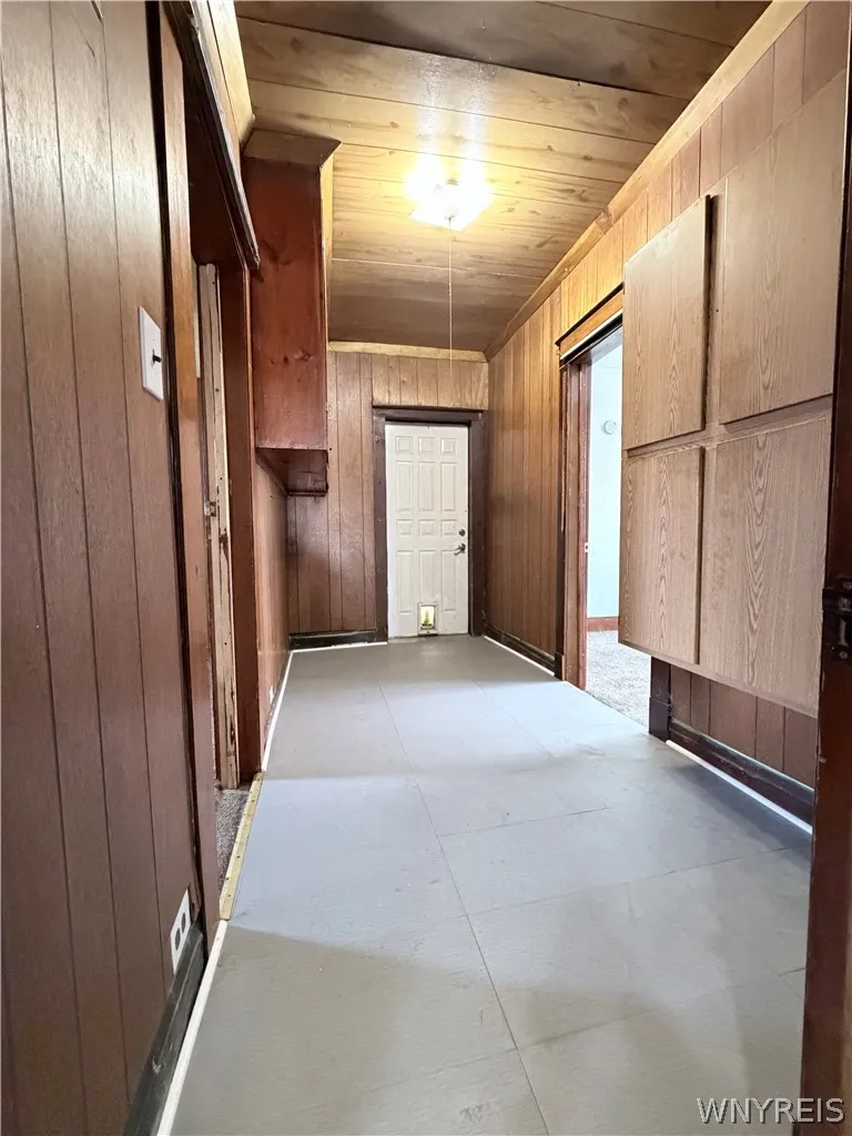 901 South Park Avenue Lower, Buffalo, New York 142, Buffalo, New York 14210, 4 Bedrooms Bedrooms, 7 Rooms Rooms,1 BathroomBathrooms,Residential Lease,For Rent,901 South Park Avenue Lower, Buffalo, New York 142,0,B1670542