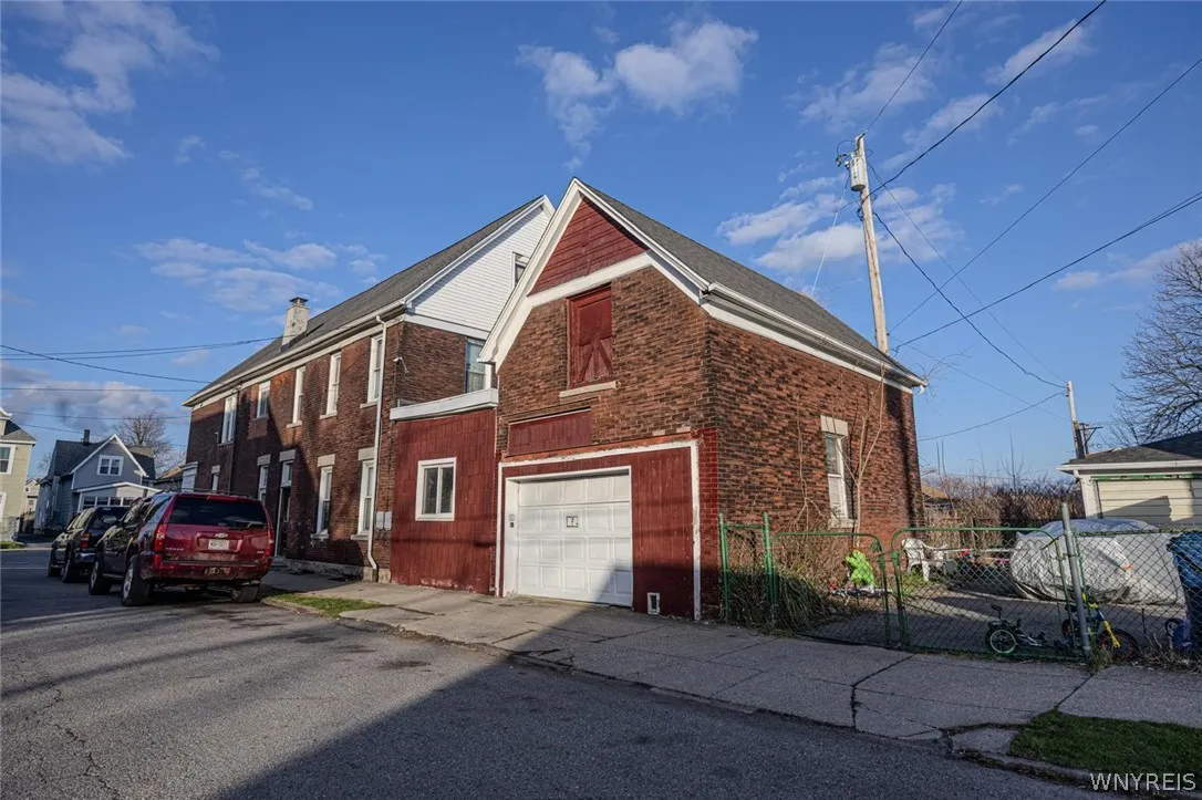 901 South Park Avenue Lower, Buffalo, New York 142, Buffalo, New York 14210, 4 Bedrooms Bedrooms, 7 Rooms Rooms,1 BathroomBathrooms,Residential Lease,For Rent,901 South Park Avenue Lower, Buffalo, New York 142,0,B1670542