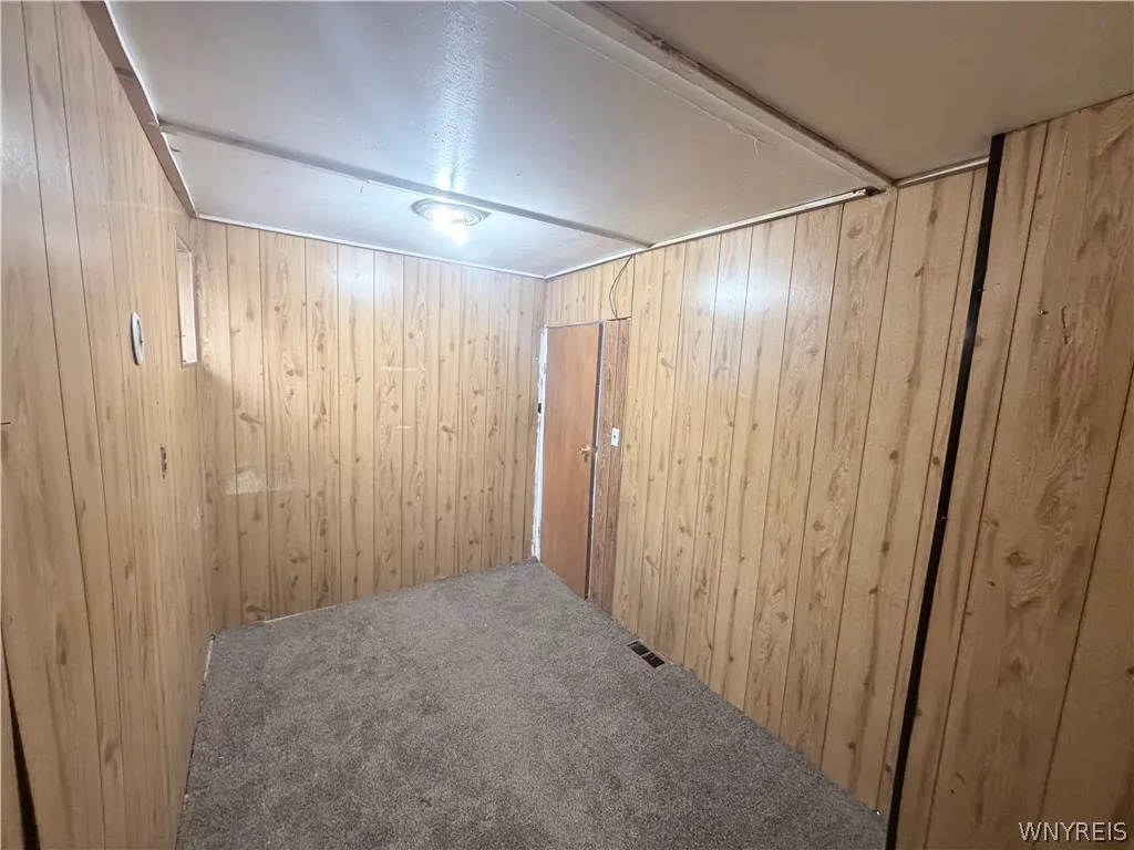 901 South Park Avenue Lower, Buffalo, New York 142, Buffalo, New York 14210, 4 Bedrooms Bedrooms, 7 Rooms Rooms,1 BathroomBathrooms,Residential Lease,For Rent,901 South Park Avenue Lower, Buffalo, New York 142,0,B1670542