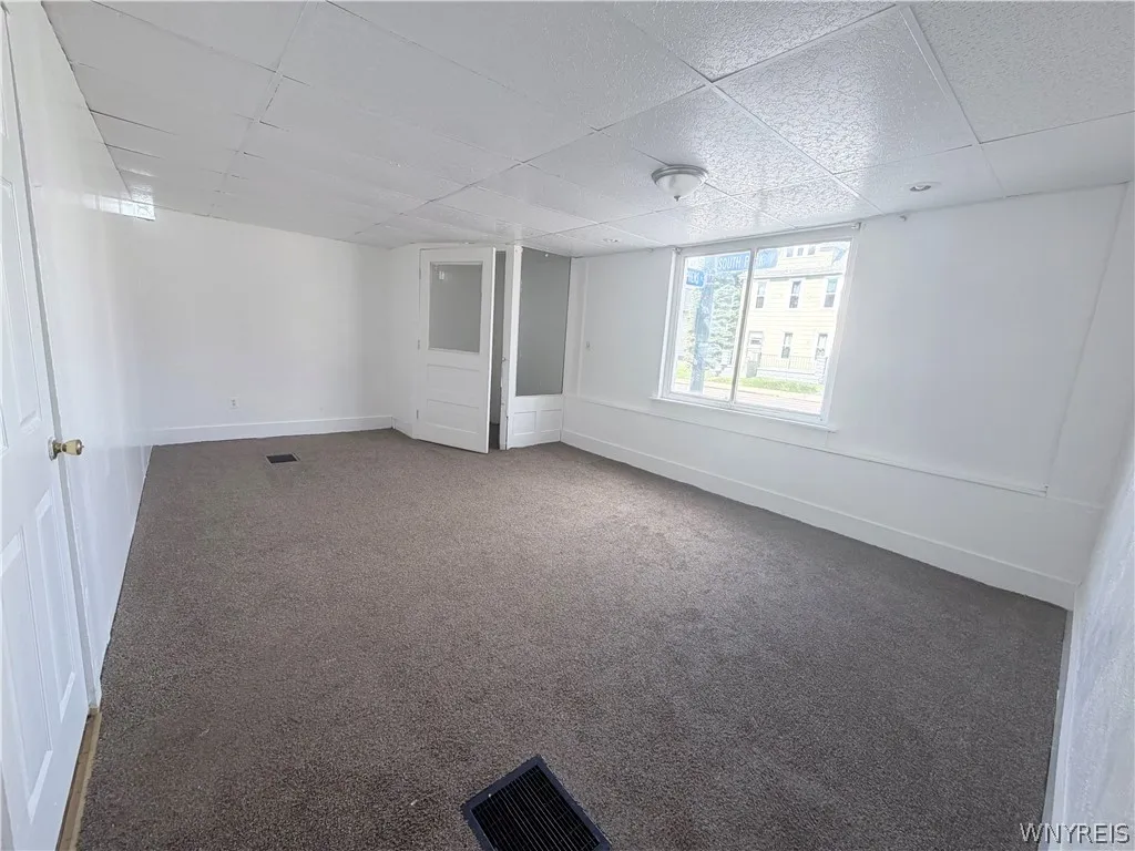 901 South Park Avenue Lower, Buffalo, New York 142, Buffalo, New York 14210, 4 Bedrooms Bedrooms, 7 Rooms Rooms,1 BathroomBathrooms,Residential Lease,For Rent,901 South Park Avenue Lower, Buffalo, New York 142,0,B1670542