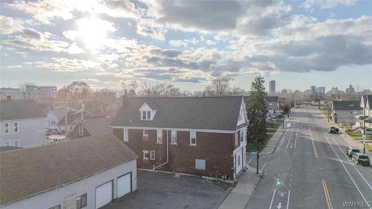 901 South Park Avenue Lower, Buffalo, New York 142, Buffalo, New York 14210, 4 Bedrooms Bedrooms, 7 Rooms Rooms,1 BathroomBathrooms,Residential Lease,For Rent,901 South Park Avenue Lower, Buffalo, New York 142,0,B1670542