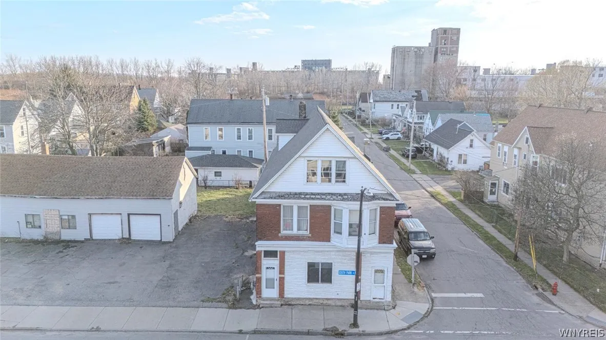 901 South Park Avenue Lower, Buffalo, New York 142, Buffalo, New York 14210, 4 Bedrooms Bedrooms, 7 Rooms Rooms,1 BathroomBathrooms,Residential Lease,For Rent,901 South Park Avenue Lower, Buffalo, New York 142,0,B1670542