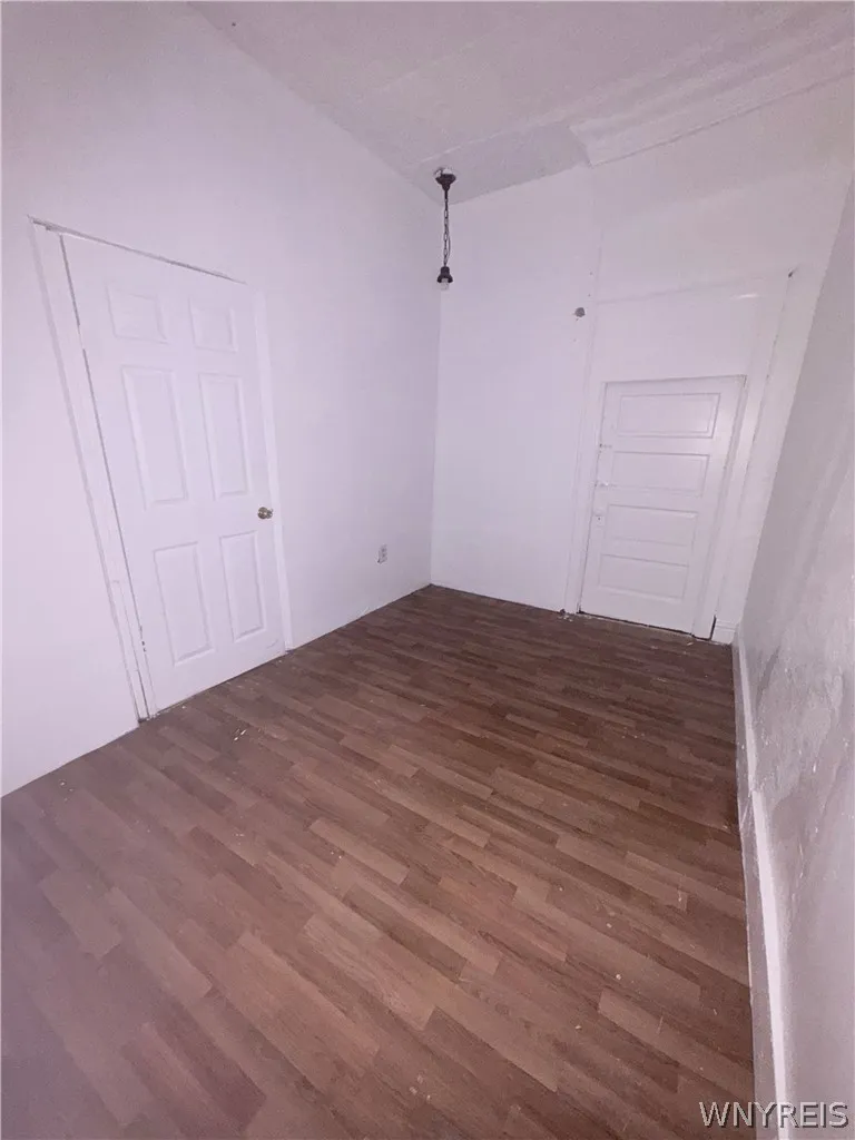 901 South Park Avenue Lower, Buffalo, New York 142, Buffalo, New York 14210, 4 Bedrooms Bedrooms, 7 Rooms Rooms,1 BathroomBathrooms,Residential Lease,For Rent,901 South Park Avenue Lower, Buffalo, New York 142,0,B1670542