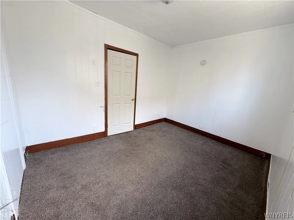901 South Park Avenue Lower, Buffalo, New York 142, Buffalo, New York 14210, 4 Bedrooms Bedrooms, 7 Rooms Rooms,1 BathroomBathrooms,Residential Lease,For Rent,901 South Park Avenue Lower, Buffalo, New York 142,0,B1670542