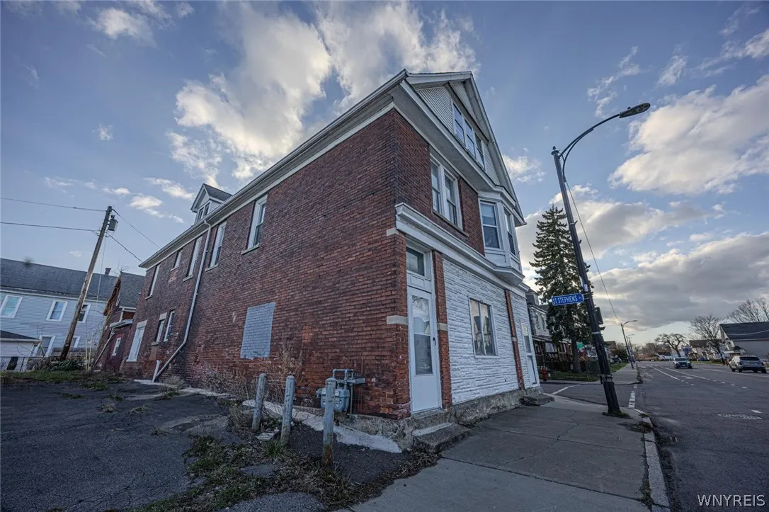 901 South Park Avenue Lower, Buffalo, New York 142, Buffalo, New York 14210, 4 Bedrooms Bedrooms, 7 Rooms Rooms,1 BathroomBathrooms,Residential Lease,For Rent,901 South Park Avenue Lower, Buffalo, New York 142,0,B1670542