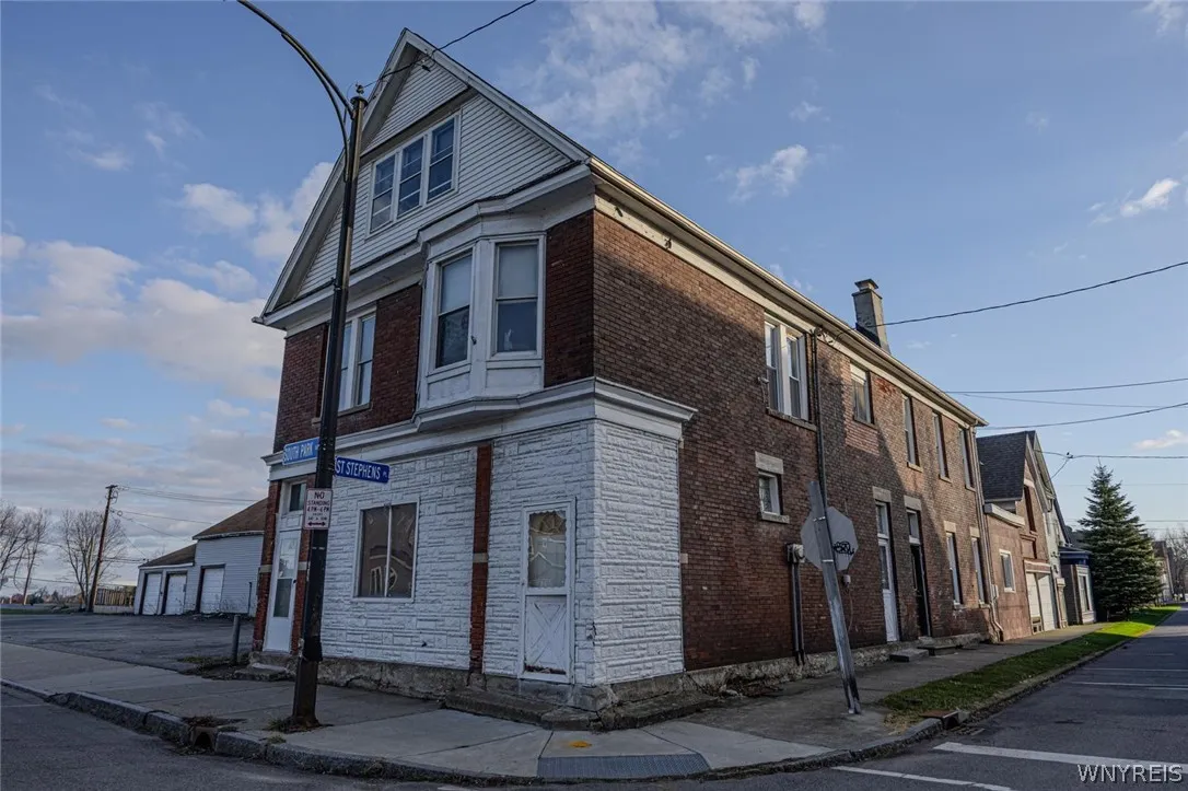 901 South Park Avenue Lower, Buffalo, New York 142, Buffalo, New York 14210, 4 Bedrooms Bedrooms, 7 Rooms Rooms,1 BathroomBathrooms,Residential Lease,For Rent,901 South Park Avenue Lower, Buffalo, New York 142,0,B1670542