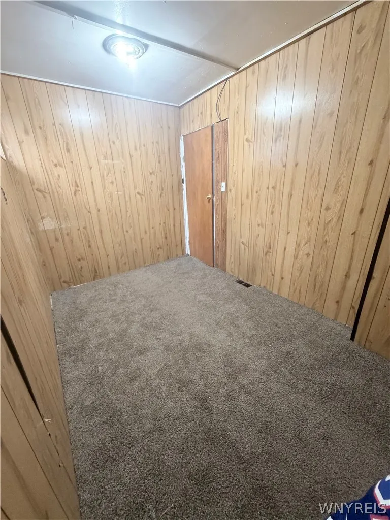 901 South Park Avenue Lower, Buffalo, New York 142, Buffalo, New York 14210, 4 Bedrooms Bedrooms, 7 Rooms Rooms,1 BathroomBathrooms,Residential Lease,For Rent,901 South Park Avenue Lower, Buffalo, New York 142,0,B1670542
