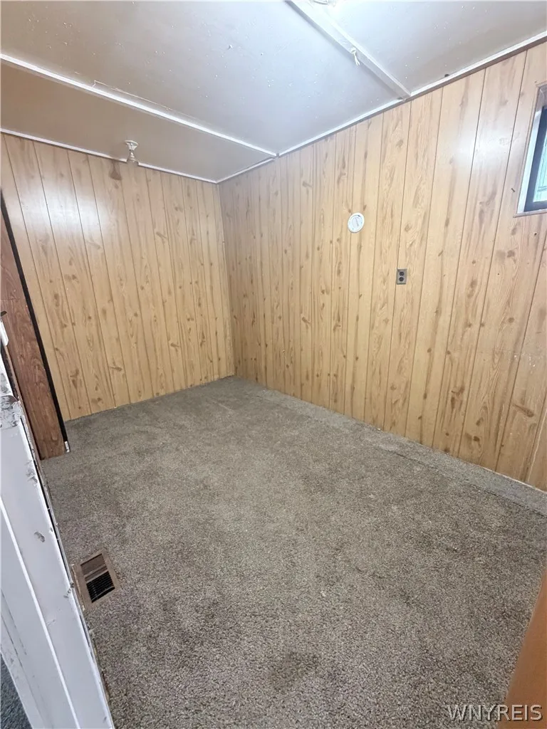 901 South Park Avenue Lower, Buffalo, New York 142, Buffalo, New York 14210, 4 Bedrooms Bedrooms, 7 Rooms Rooms,1 BathroomBathrooms,Residential Lease,For Rent,901 South Park Avenue Lower, Buffalo, New York 142,0,B1670542