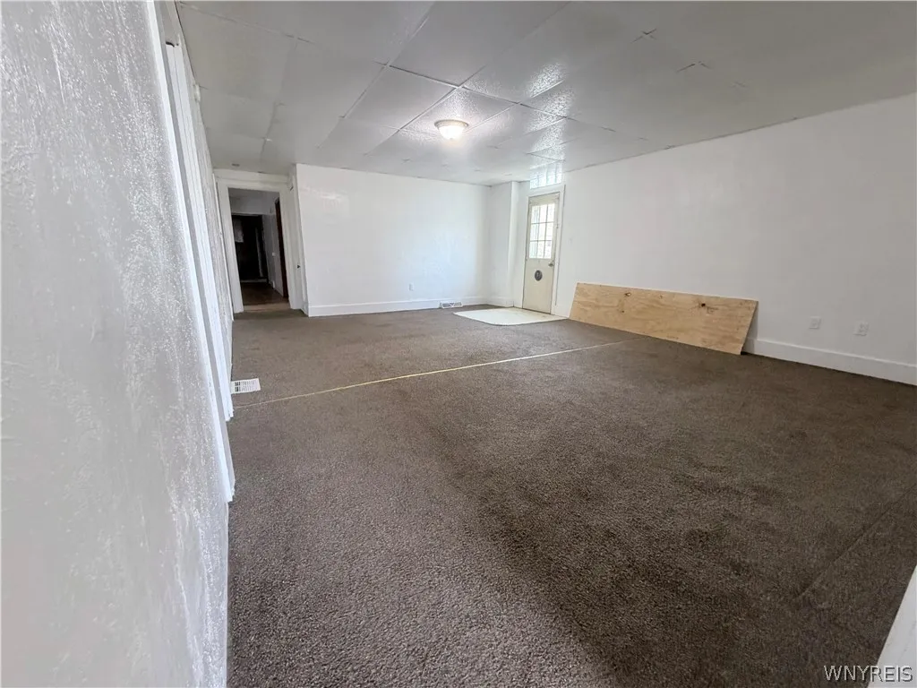 901 South Park Avenue Lower, Buffalo, New York 142, Buffalo, New York 14210, 4 Bedrooms Bedrooms, 7 Rooms Rooms,1 BathroomBathrooms,Residential Lease,For Rent,901 South Park Avenue Lower, Buffalo, New York 142,0,B1670542