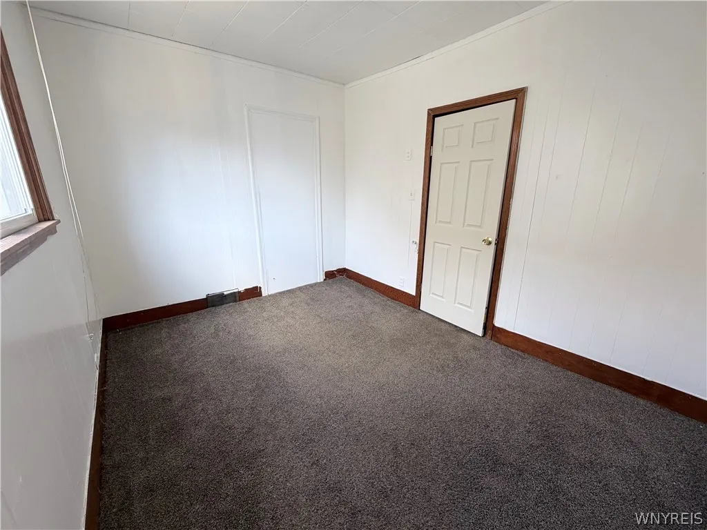 901 South Park Avenue Lower, Buffalo, New York 142, Buffalo, New York 14210, 4 Bedrooms Bedrooms, 7 Rooms Rooms,1 BathroomBathrooms,Residential Lease,For Rent,901 South Park Avenue Lower, Buffalo, New York 142,0,B1670542