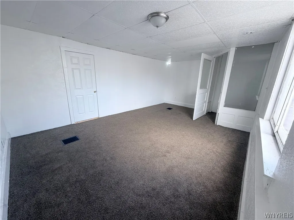 901 South Park Avenue Lower, Buffalo, New York 142, Buffalo, New York 14210, 4 Bedrooms Bedrooms, 7 Rooms Rooms,1 BathroomBathrooms,Residential Lease,For Rent,901 South Park Avenue Lower, Buffalo, New York 142,0,B1670542