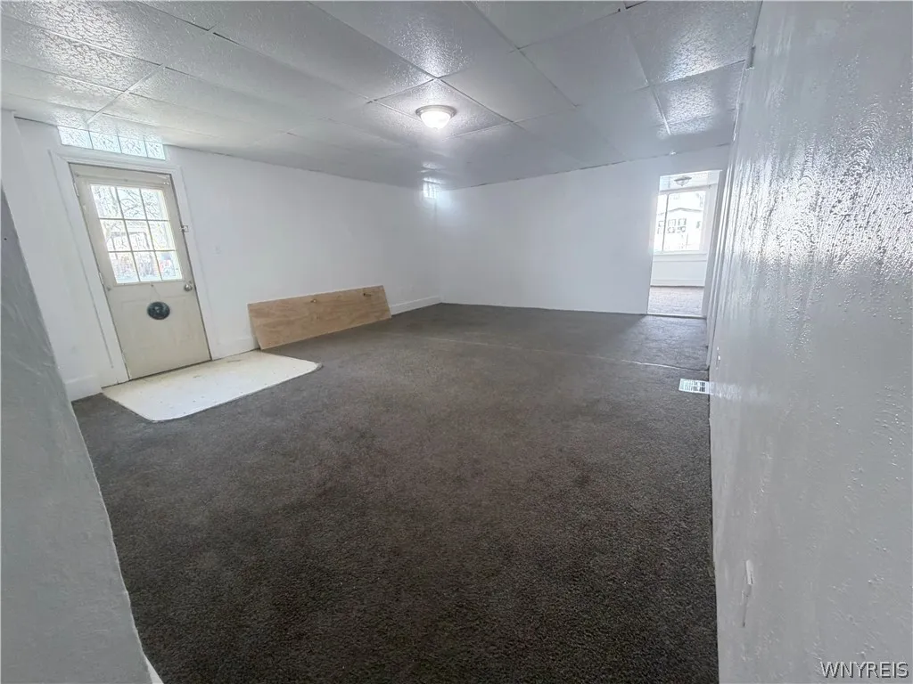 901 South Park Avenue Lower, Buffalo, New York 142, Buffalo, New York 14210, 4 Bedrooms Bedrooms, 7 Rooms Rooms,1 BathroomBathrooms,Residential Lease,For Rent,901 South Park Avenue Lower, Buffalo, New York 142,0,B1670542