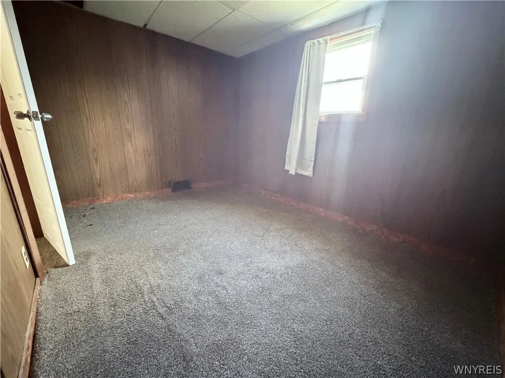 901 South Park Avenue Lower, Buffalo, New York 142, Buffalo, New York 14210, 4 Bedrooms Bedrooms, 7 Rooms Rooms,1 BathroomBathrooms,Residential Lease,For Rent,901 South Park Avenue Lower, Buffalo, New York 142,0,B1670542