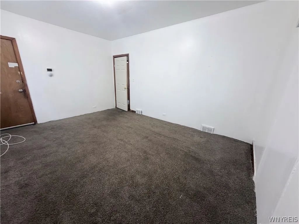 901 South Park Avenue Lower, Buffalo, New York 142, Buffalo, New York 14210, 4 Bedrooms Bedrooms, 7 Rooms Rooms,1 BathroomBathrooms,Residential Lease,For Rent,901 South Park Avenue Lower, Buffalo, New York 142,0,B1670542
