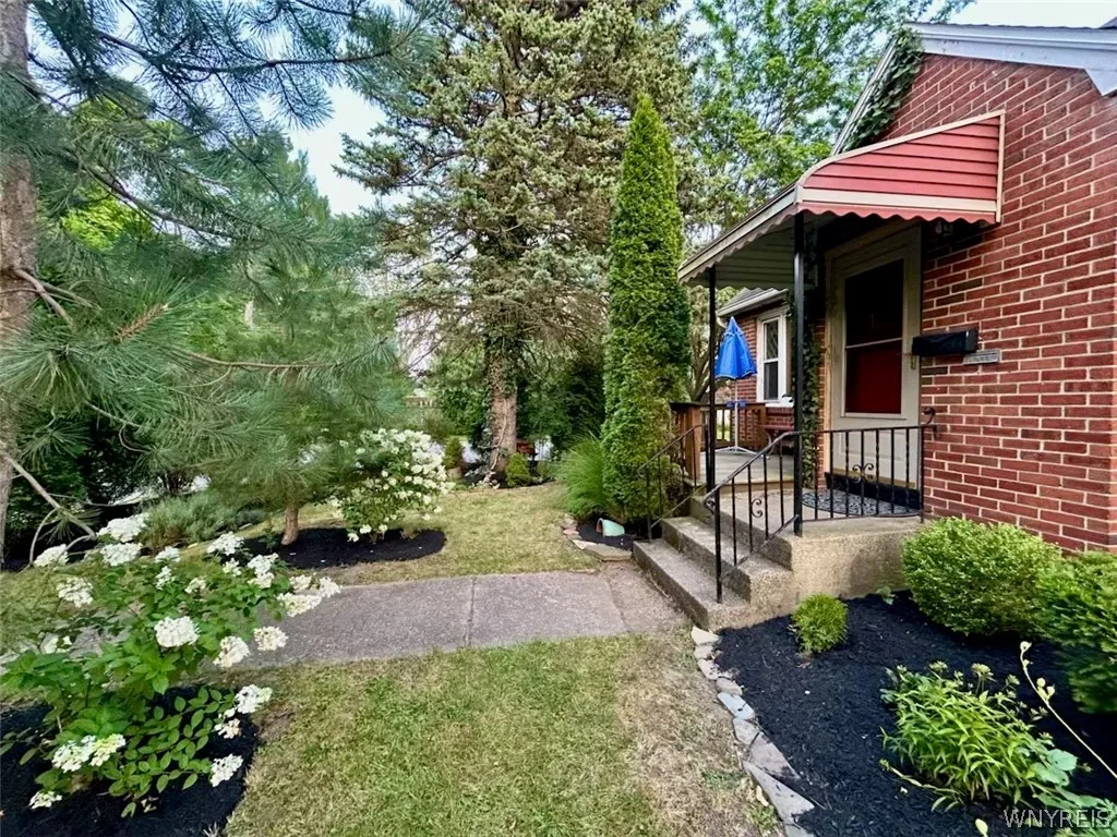 123 Cornell Avenue, Amherst, New York 14226, Amherst, New York 14226, 3 Bedrooms Bedrooms, 7 Rooms Rooms,2 BathroomsBathrooms,Residential,For Sale,123 Cornell Avenue, Amherst, New York 14226,0,B1672105