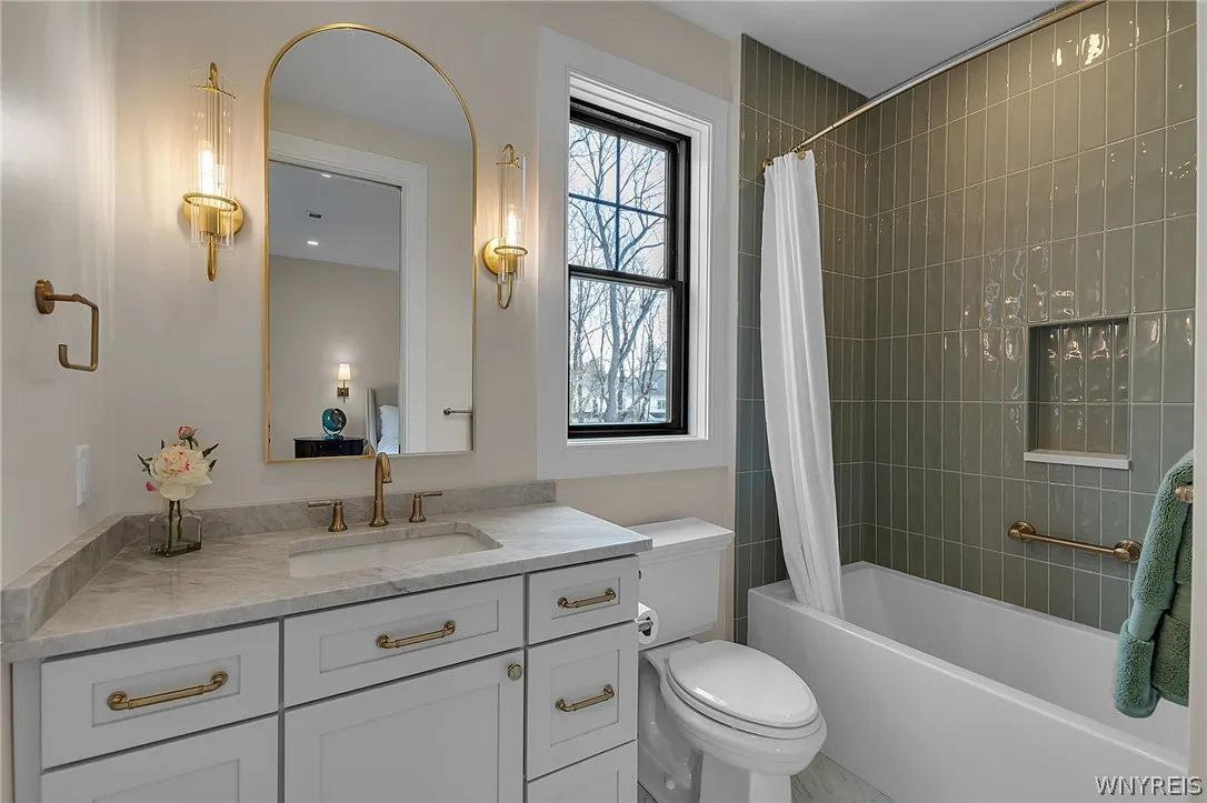 4975 Spaulding Drive, Clarence, New York 14031, Clarence, New York 14031, 5 Bedrooms Bedrooms, 11 Rooms Rooms,4 BathroomsBathrooms,Residential,For Sale,4975 Spaulding Drive, Clarence, New York 14031,0,B1671531