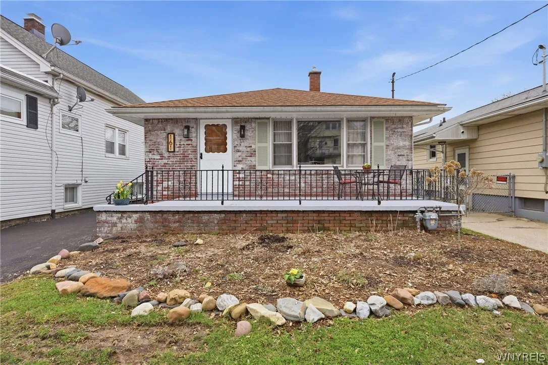 161 Woodside Avenue, Buffalo, New York 14220, Buffalo, New York 14220, 3 Bedrooms Bedrooms, 5 Rooms Rooms,1 BathroomBathrooms,Residential,For Sale,161 Woodside Avenue, Buffalo, New York 14220,0,B1670009