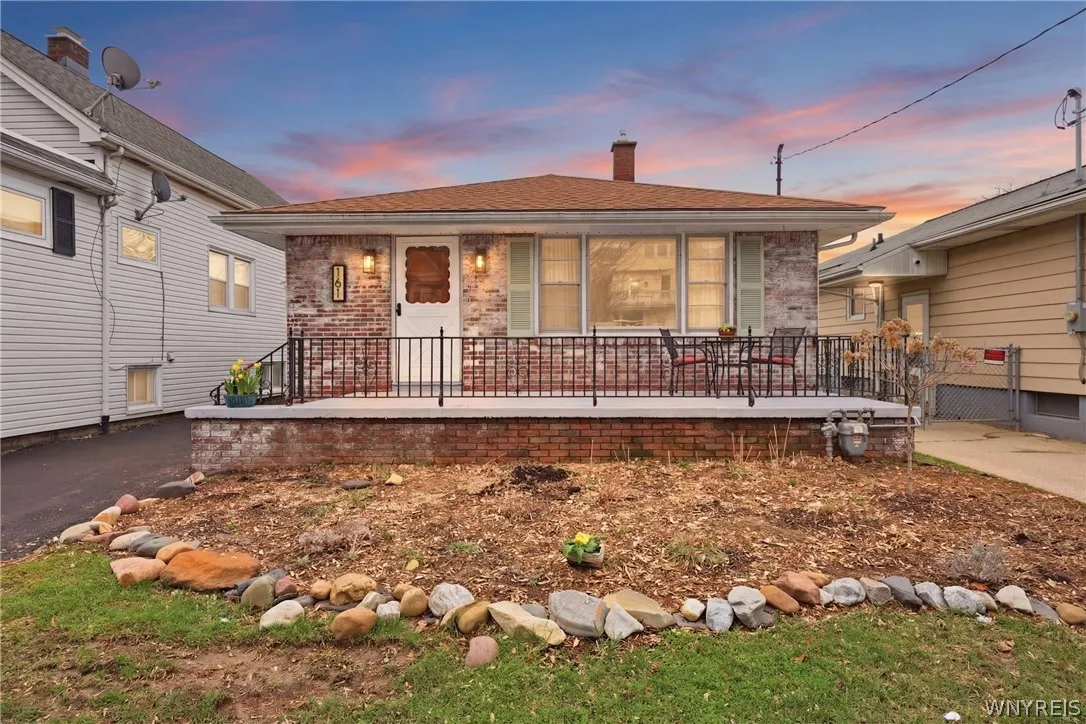 161 Woodside Avenue, Buffalo, New York 14220, Buffalo, New York 14220, 3 Bedrooms Bedrooms, 5 Rooms Rooms,1 BathroomBathrooms,Residential,For Sale,161 Woodside Avenue, Buffalo, New York 14220,0,B1670009