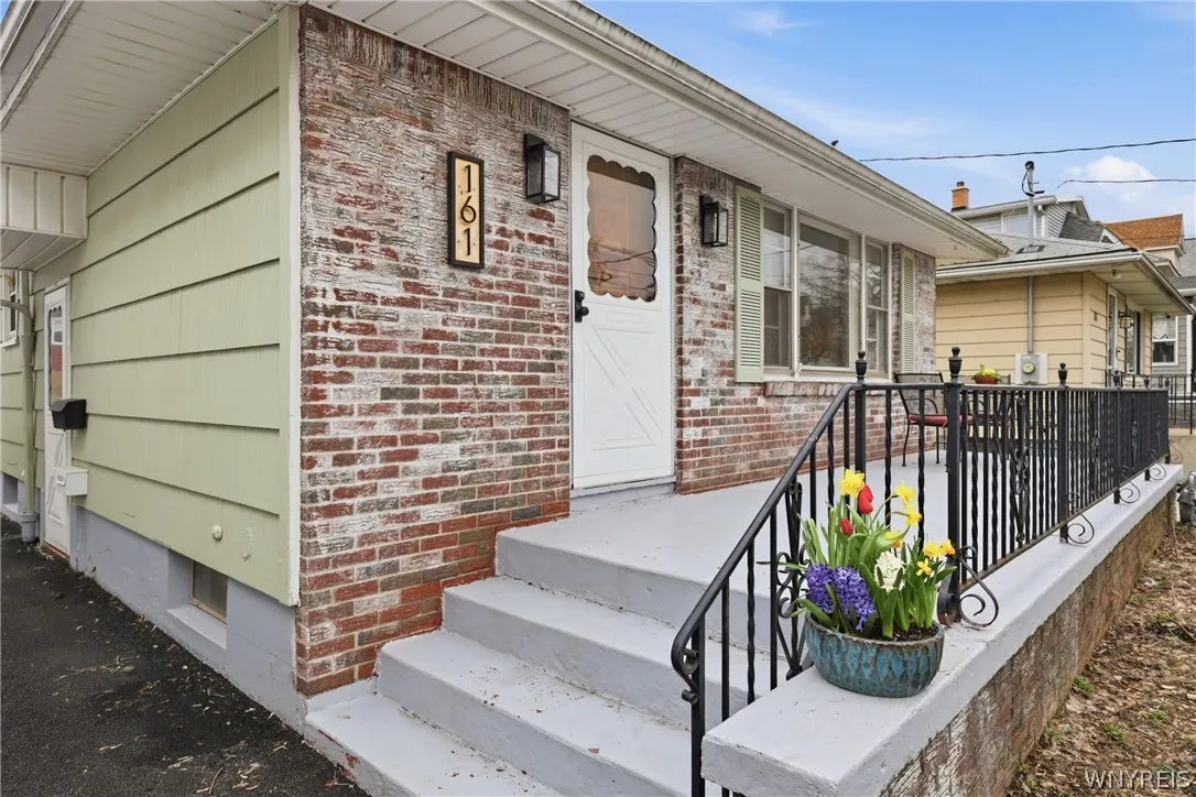 161 Woodside Avenue, Buffalo, New York 14220, Buffalo, New York 14220, 3 Bedrooms Bedrooms, 5 Rooms Rooms,1 BathroomBathrooms,Residential,For Sale,161 Woodside Avenue, Buffalo, New York 14220,0,B1670009